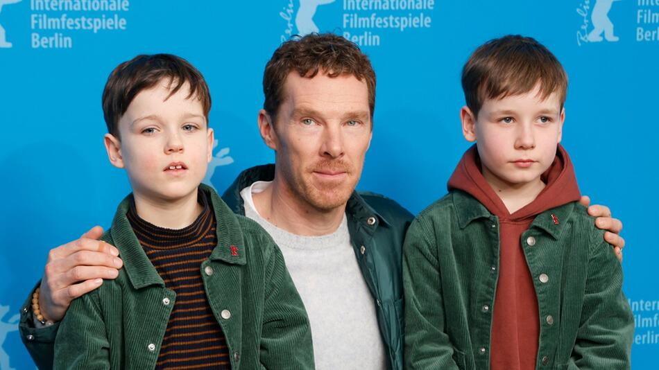 Benedict Cumberbatch und seine Co-Stars aus "The Thing with Feathers".