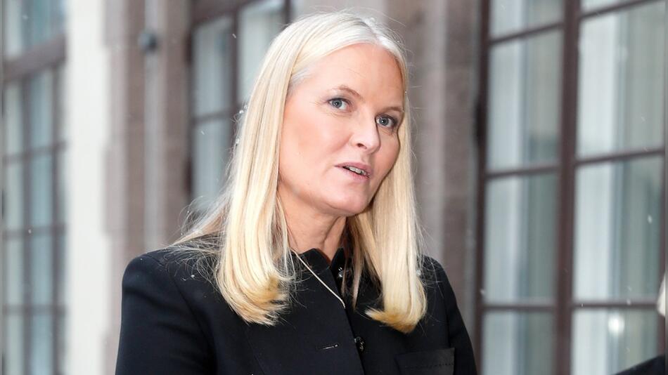 Ihre Lungenkrankheit macht Mette-Marit wieder einen Strich durch die Reisepläne.