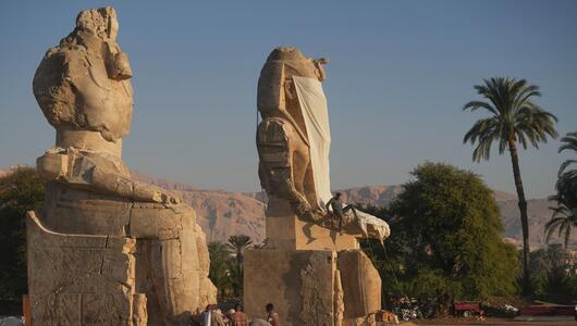 Statuen in Luxor