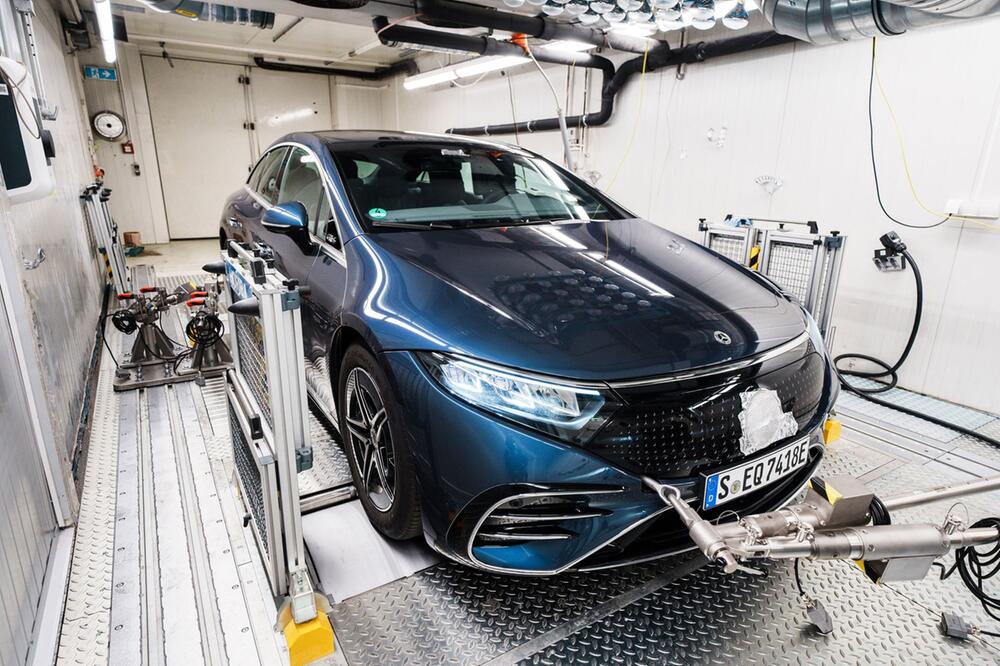 Mercedes-Benz EQS 450+ im ADAC Kältetest