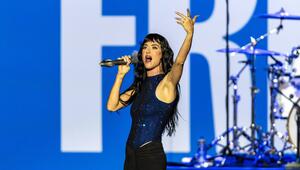 Katy Perry während eines Auftritts auf einer Wahlkampfveranstaltung von Kamala Harris im Jahr 2024.