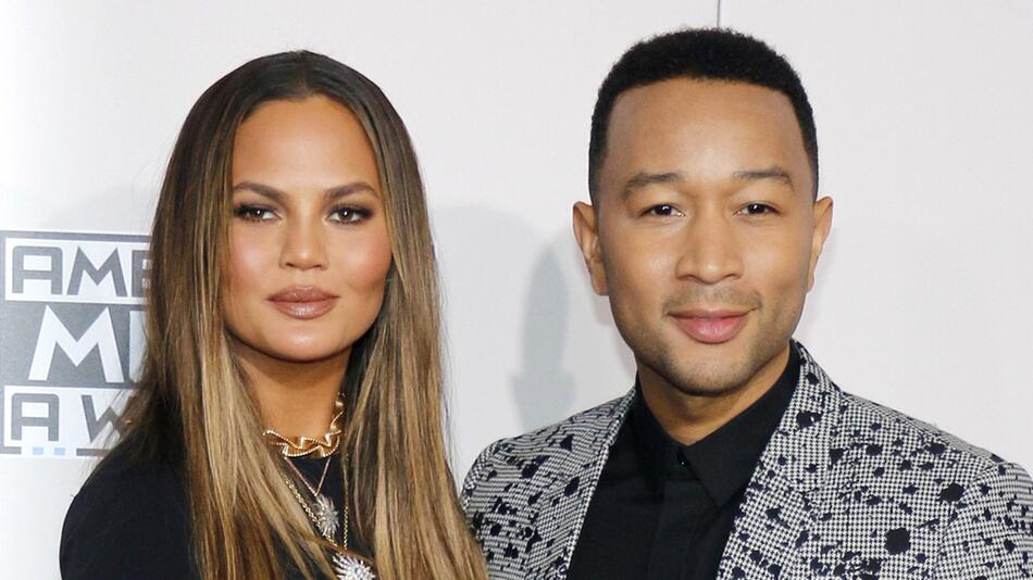 Chrissy Teigen und Ehemann John Legend trauern um ihre Hündin Penny.