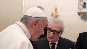 Martin Scorsese (r.) mit dem mittlerweile verstorbenen Papst Franziskus bei einer Audienz im ...