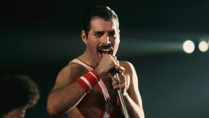 Freddie Mercurys handgeschriebene Songtexte kamen unter den Hammer.