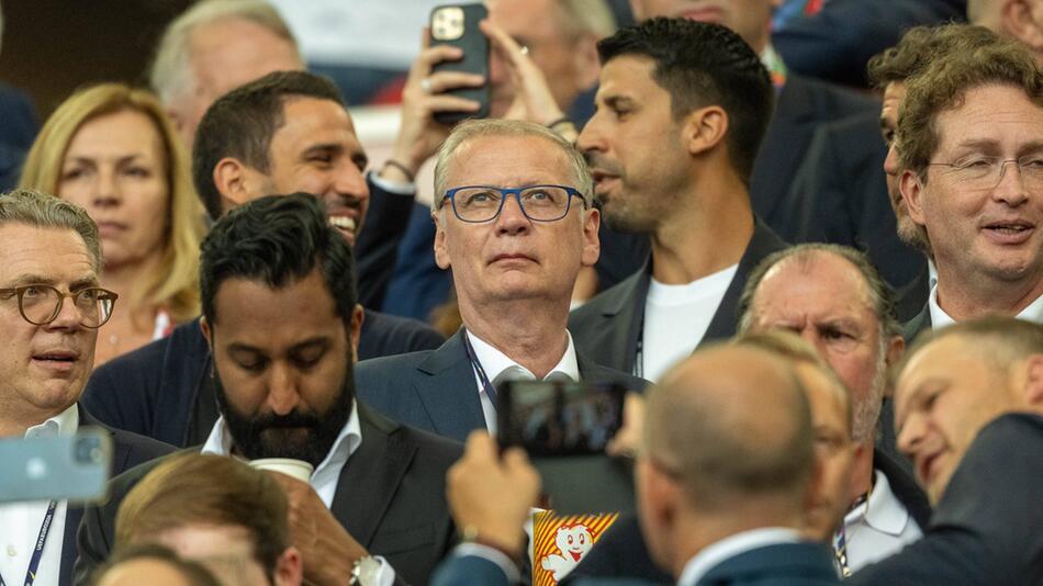 Günther Jauch mit Popcorn beim EM-Spiel der deutschen Fussballnationalmannschaft am Mittwoch in ...