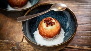 Gefüllte Zwiebel mit Linsen-Topping auf Meersalz