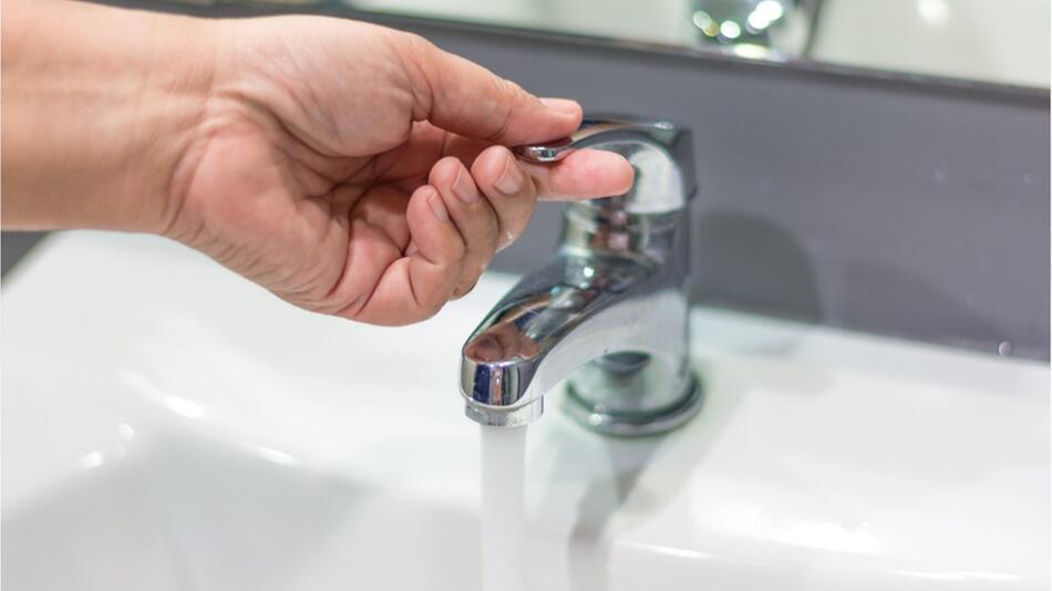 Darum sollten Sie nach dem Urlaub den Wasserhahn laufen lassen