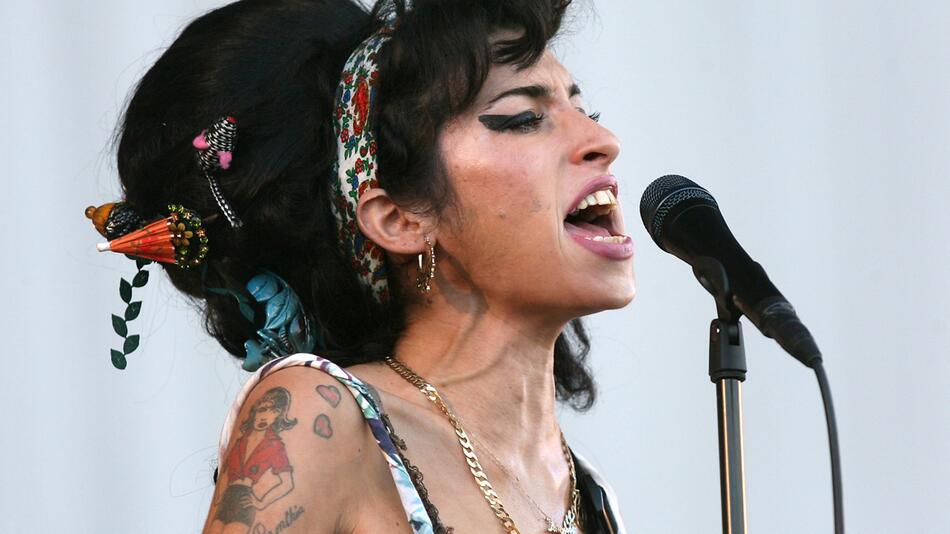 10 Jahre nach Tod von Amy Winehouse - Auktion
