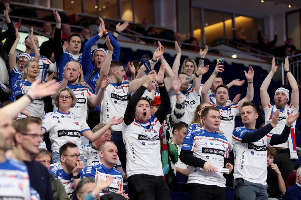 Die Fans der Färöer-Inseln sorgen im EM-Spiel gegen Slowenien für eine einzigartige Stimmung