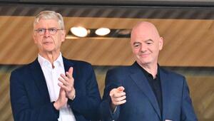 Gianni Infantino (r) und Arsène Wenger
