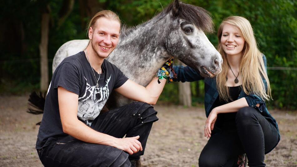 „Bauer sucht Frau: Studentin Lisa verkürzt die Hofwoche bei Öko-Bauer Christoph