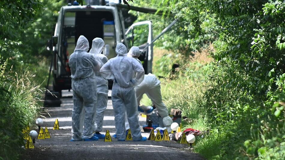 Tote Frau und totes Kleinkind an Weltweg in Dorsten gefunden