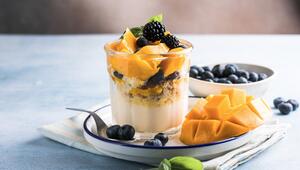 Dieses Dessert ist vollgepackt mit Obst.