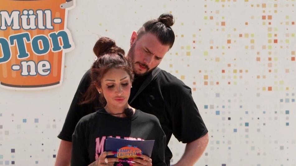 Bela Klentze (mit Pinar Sevim) steht bei "Kampf der Realitystars" mit dem Rücken zur Wand.