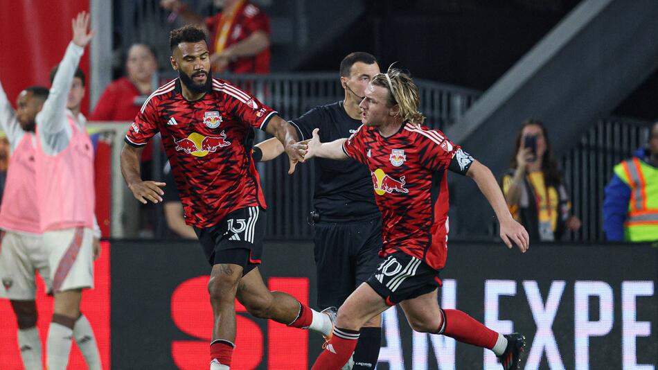 Choupo-Moting (links) und Forsberg (rechts) haben LA Galaxy 7:0 besiegt.