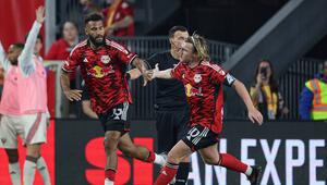 Choupo-Moting (links) und Forsberg (rechts) haben LA Galaxy 7:0 besiegt.