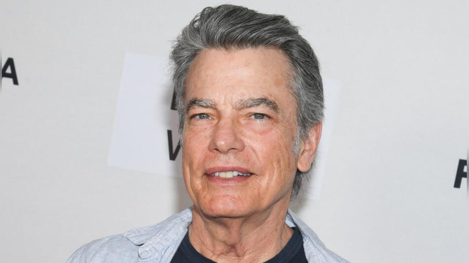 Peter Gallagher blieb nach "The O.C." dem Serien-Genre treu.