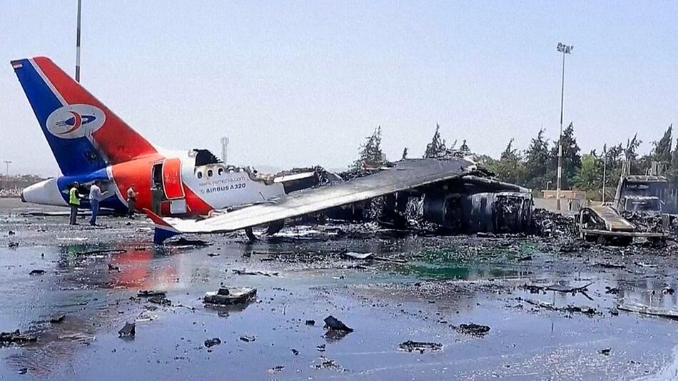 Letztes Flugzeug zerstört: Israel beschiesst Flughafen im Jemen