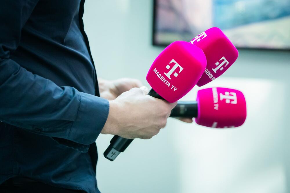 Pressekonferenz Telekom Rechtevergabe Fussball-WM 2026