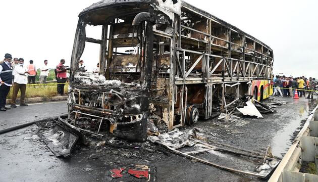 Mindestens 20 Tote nach Busunfall in Indien