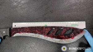 Blutverschmierte Machete im ICE