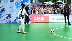 Mensch gegen Maschine: Roboter treten beim Elfmeterschiessen in China an