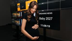 RTL-Moderatorin Sabrina Ilski zeigt ihren Babybauch.