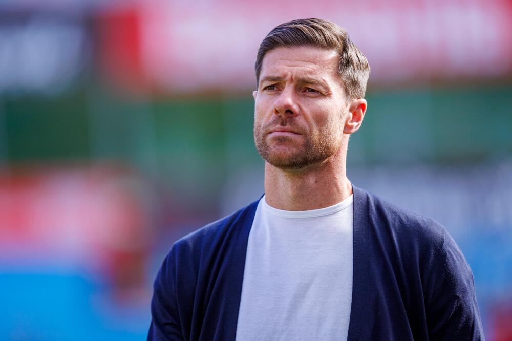 Bayer Leverkusens Trainer Xabi Alonso vor dem Bundesliga-Heimspiel gegen den 1. FC Heidenheim