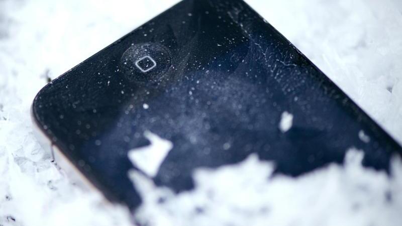 Smartphone im Schnee