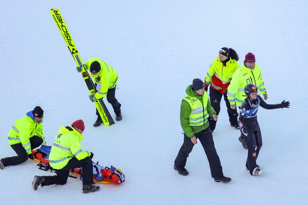 Silje Opseth nach ihrem Sturz im ersten Durchgang.