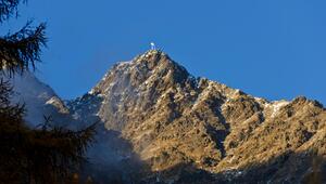 Italien Suedtirol Vinschgau Naturns Herbst am Naturnser Sonnenberg Texelgruppe Kirchbachspitze