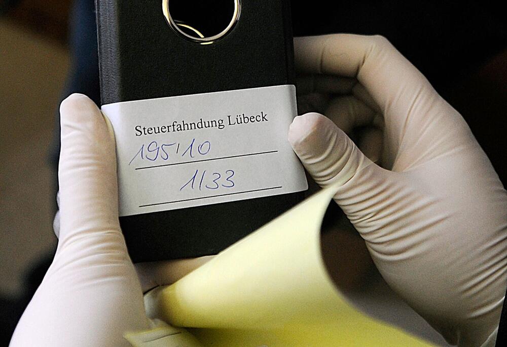 Steuerfahndung beschlagnahmt Ordner