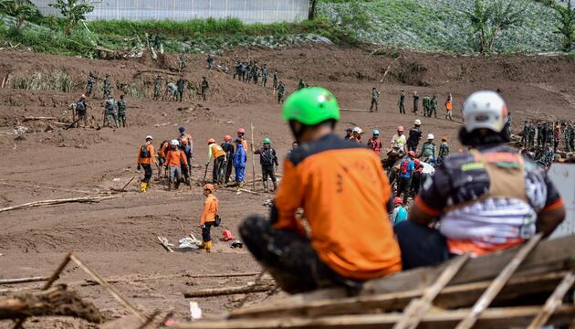 Nach dem Erdrutsch in Indonesien