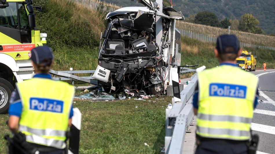 Deutscher Reisebus in der Schweiz verunglückt