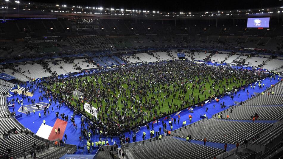 Die Nationalmannschaften von Frankreich und Deutschland spielten an diesem schrecklichen Abend ...