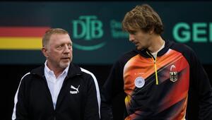 Boris Becker (L) und Sascha Zverev beim Davis Cup 2023 (Archivbild).