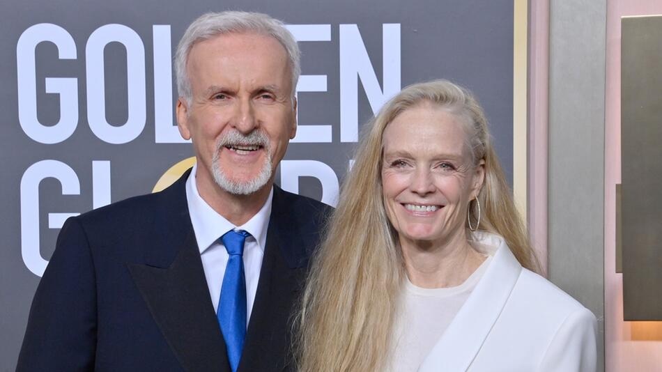 James Cameron mit seiner Ehefrau, Suzy Amis Cameron, im Jahr 2023 in Beverly Hills.