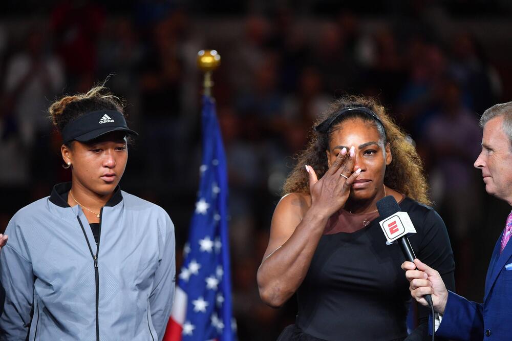 Naomi Osaka (L) und Serena Williams (R) im September 2018 beim Finale der US Open.