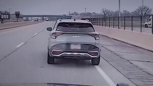 Nickerchen während der Fahrt: Polizei stoppt schlafenden Fahrer auf Highway