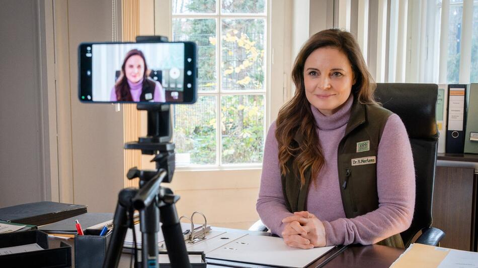 "Tierärztin Dr. Mertens: Die Zukunft ist ungeschrieben": Dr. Mertens (Elisabeth Lanz) wendet ...