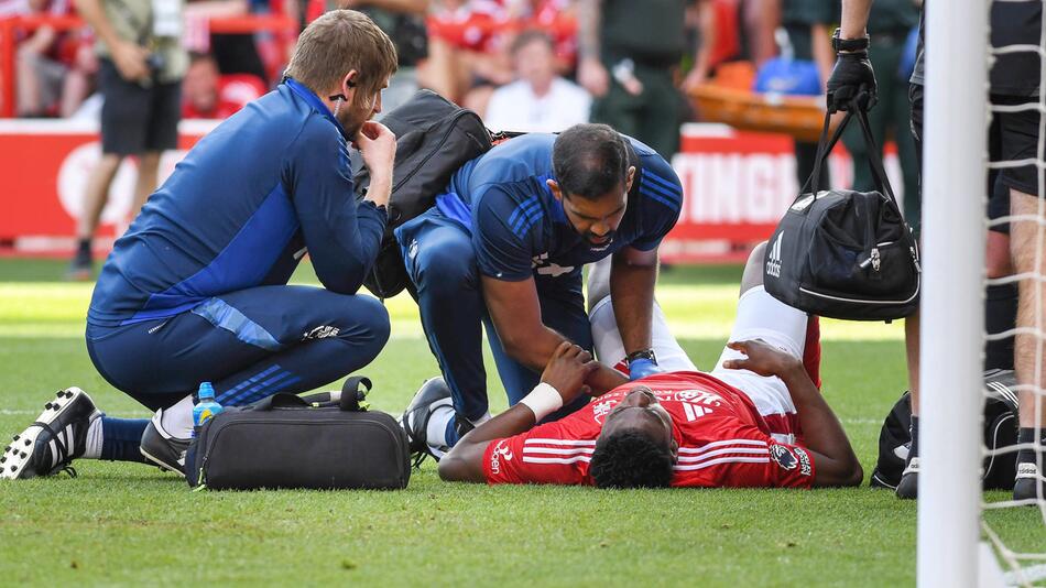 Taiwo Awoniyi wird behandelt