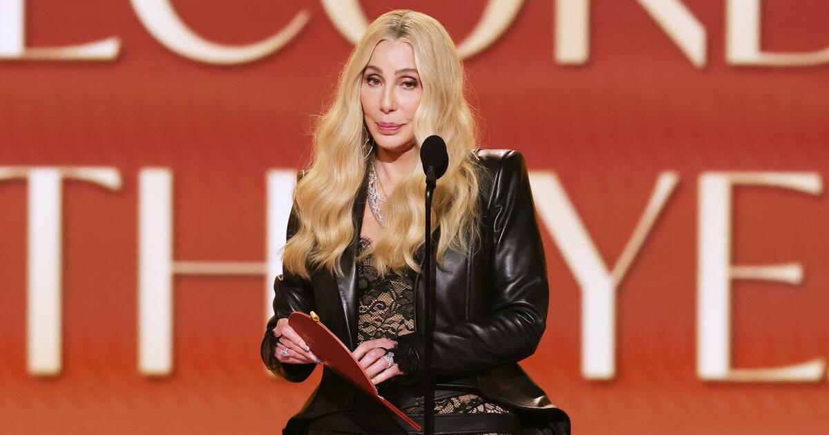 cher-buehne-grammy-awards.jpg