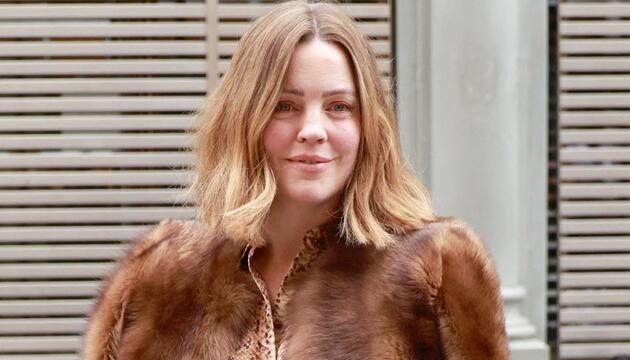 Melissa George zeigt sich als stillende Mutter auf Instagram.