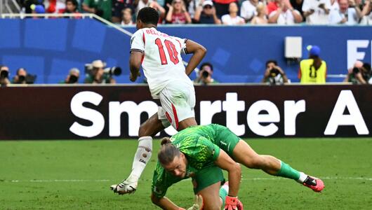 Jude Bellingham trifft zum 2:1 für England.