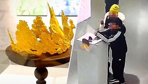 Schreckmoment: Junge stösst Goldkrone in Kunstausstellung um