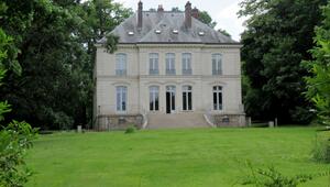 Lagerfelds "Villa Louveciennes" bei Paris wird versteigert
