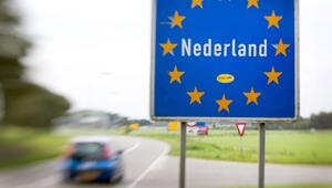 Nederland ("Niederlande") steht auf einem Schild