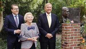 Prinzessin Beatrix besuchte mit ihren Söhnen König Willem-Alexander (r.) und Prinz Constantijn ...