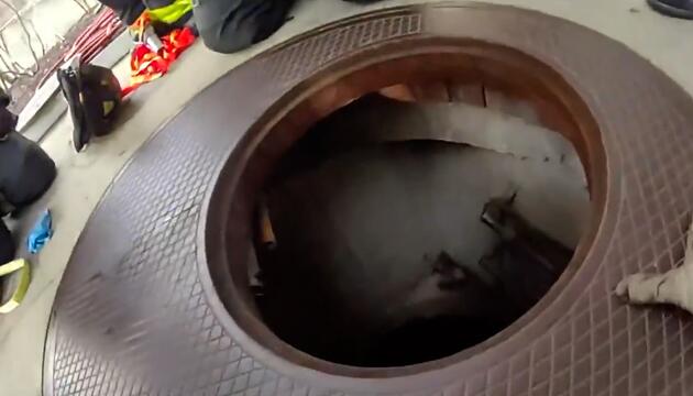 Bauarbeiter fällt in Gullyschacht: Rettungseinsatz in Manhattan