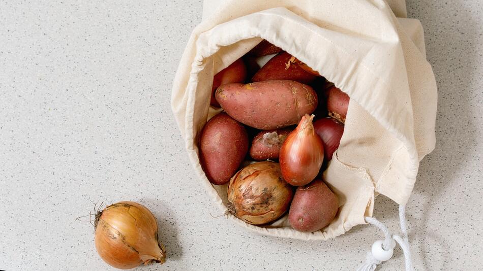 Kartoffeln und Zwiebeln nebeneinander lagern? Schlechte Idee!